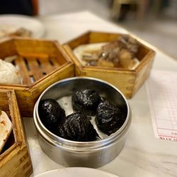 Dimsum King  & Seafood - Shrimp Dumpling w. Black Truffle