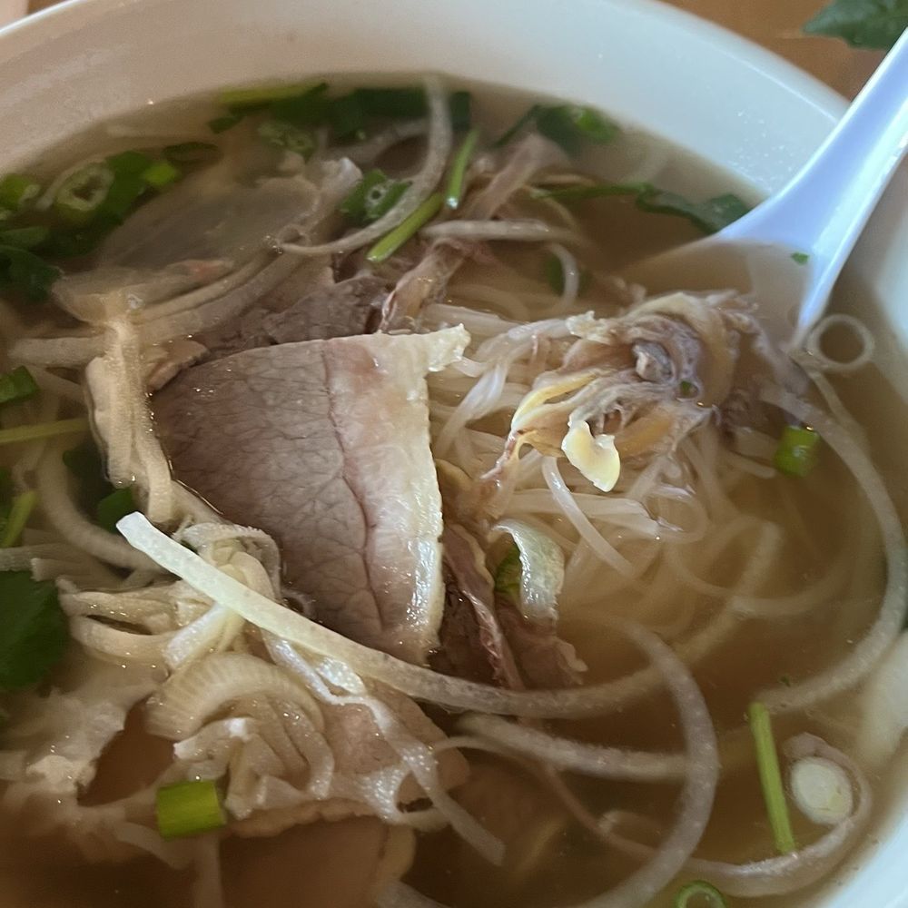 Beef shin scallion soup came with rice. It is so tasty. Beef shin scallion soup came with rice. It is so tasty.