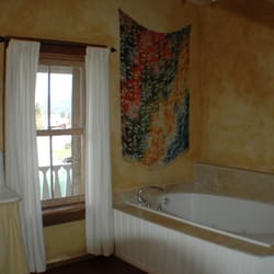 The Historic Collier Hotel - Master Bath