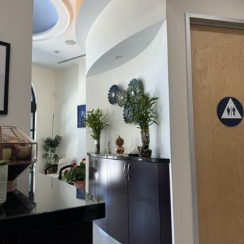 Varni Dental - Waiting area - General Dentistry Near Me - San Jose, California Varni Dental - Waiting area - General Dentistry Near Me - San Jose, California