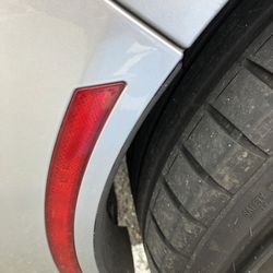 Accurate Lines Collision & Custom Repair - If you look at the top of this light, there is a clearcoat run that you can fill with your finger