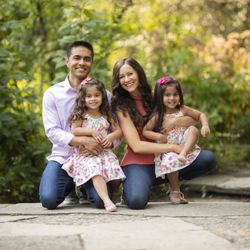 MNPhotoStudios - outdoor portrait of a family of four