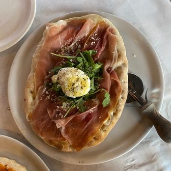 Munno - Prosciutto e Rughetta con Burrata - Pizza Near Me - Chicago, Illinois Munno - Prosciutto e Rughetta con Burrata - Pizza Near Me - Chicago, Illinois