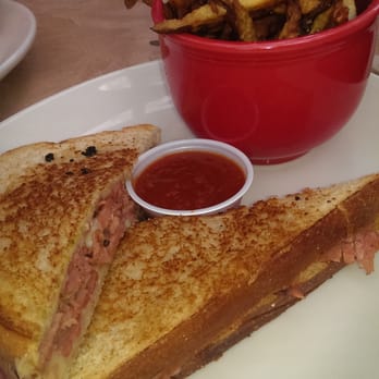 La Belle & La Boeuf - Montreal grill cheese - Burgers Near Me - Montreal, Quebec La Belle & La Boeuf - Montreal grill cheese - Burgers Near Me - Montreal, Quebec