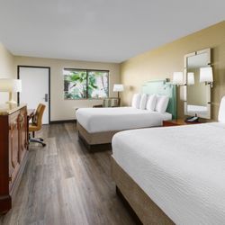 CoCo Key - Deluxe Double- Exterior Corridor