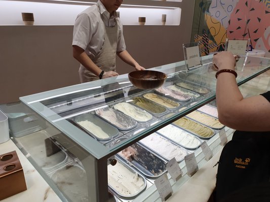 Birds of Paradise Gelato Boutique (Jewel Changi Airport) by null