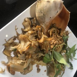 B21 Ốc Giác Nướng Mỡ Hành Grilled Buttered Whole Conch