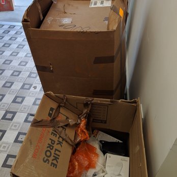 Oz Moving & Storage - Upper West Side - Damaged and opened box - Movers Near Me - New York, New York