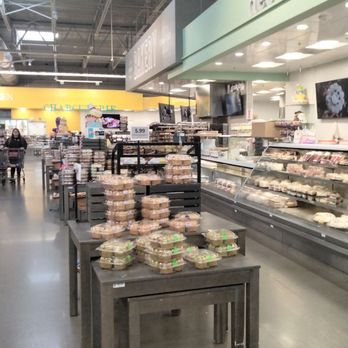 Hy-Vee - Grocery Near Me - Maple Grove, Minnesota