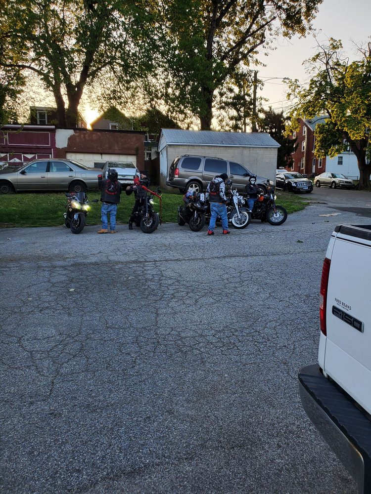 MIKE JOHNNY’S SPORTS BAR Updated September 2024 40 Photos 98 N