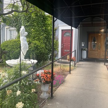 Mona Lisas Ristorante - Outsise - Italian Near Me - Syracuse, New York