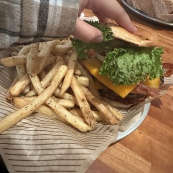 Cheddar's Scratch Kitchen - Bacon Cheeseburger - American Near Me - Fort Worth, Texas