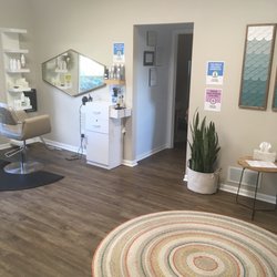 Glow Hair Skin Massage Studio - Studio entry
