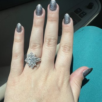 Guccio Nail Spa - Nail Salons Near Me - Corona, California