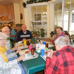 Sunshine Assisted Living - Meals with friends!