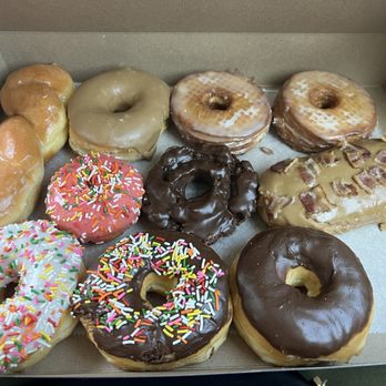 Foster's Donuts - Bakeries Near Me - Thousand Oaks, California Foster's Donuts - Bakeries Near Me - Thousand Oaks, California