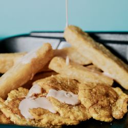 Secretos De Mis Abuelos - fry box with yuca frita, and tostones