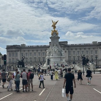 Buckingham Palace - Palace - Landmarks & Historical Buildings Near Me - London, XGL