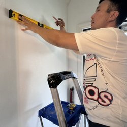 Handy Nick - installation of a picture with a level
