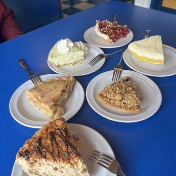 Betty's Pies - French cherry pie, apple pie, key lime pie, butterfinger cream pie, Great Lakes crunch pie, - Desserts Near Me - Two Harbors, Minnesota