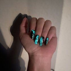 Elite Nails - GLOWING IN THE DARK NAIL DESIGNS.