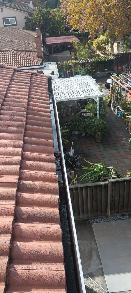 Slide of GT Roofing Services