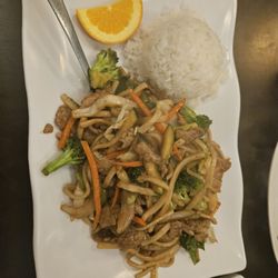 Seong's Sushi Bar - Beef and vegetables with noodles