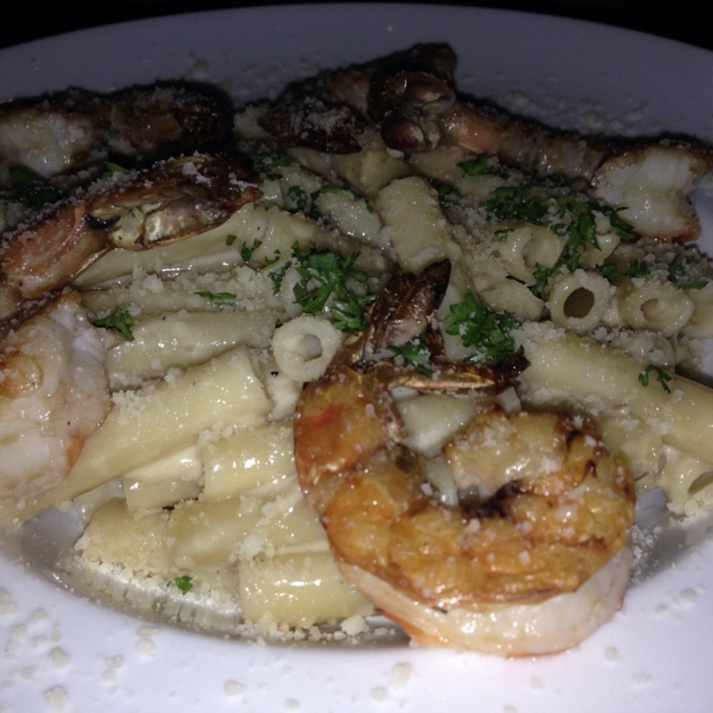 Delavida - Camarones con pasta Alfredo. Shrimp with Alfredo pasta - Bars Near Me - San Juan, Puerto Rico Delavida - Camarones con pasta Alfredo. Shrimp with Alfredo pasta - Bars Near Me - San Juan, Puerto Rico