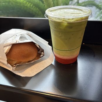 Spoke Coffee Bar - Brioche breakfast sandwich and Strawberry Matcha Latte - Coffee & Tea Near Me - San Francisco, California