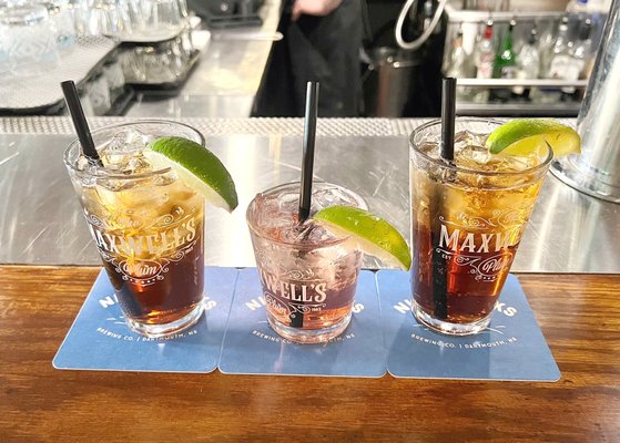 The Maxwell's Plum by null