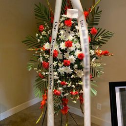 Flower spray arrangement for sympathies. So fresh! Flower spray arrangement for sympathies. So fresh!