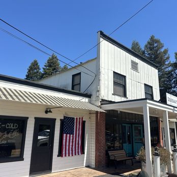 Sonoma's Best - Storefront right along the road with parking on the side and great patio out back - Delis Near Me - Sonoma, California Sonoma's Best - Storefront right along the road with parking on the side and great patio out back - Delis Near Me - Sonoma, California