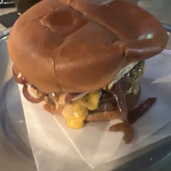 Delwood - Burger with grilled red onions - Gastropubs Near Me - Cincinnati, Ohio Delwood - Burger with grilled red onions - Gastropubs Near Me - Cincinnati, Ohio