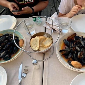Cervo - Mussels with bread - Ice Cream & Frozen Yogurt Near Me - Como, Colorado Cervo - Mussels with bread - Ice Cream & Frozen Yogurt Near Me - Como, Colorado