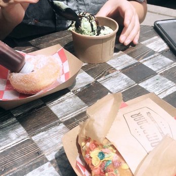 BomboBar - Gelato and bombo gelato sandwich - Desserts Near Me - Chicago, Illinois
