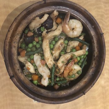 A Saigon Cafe - Chicken and shrimp clay hot pot with vegetables - Vietnamese Near Me - Wailuku, Hawaii