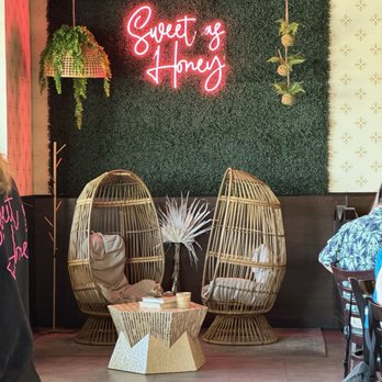 Honey Butter Cafe - Cute waiting or sitting area - Breakfast & Brunch Near Me - Franklin, Wisconsin