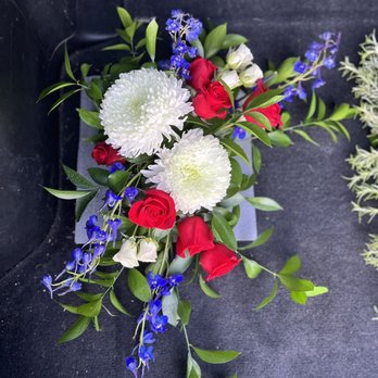 Bougie Twigs & Blooms - Red, white and blue floral corner swag - Floral Designers Near Me