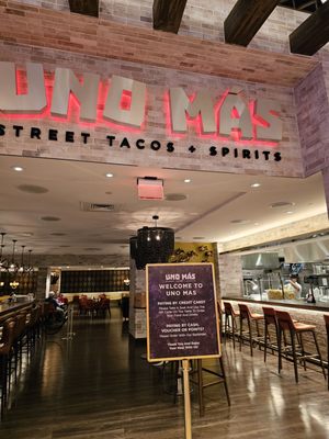 Uno Más Street Tacos + Spirits by null