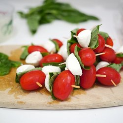 Nomchompa - Caprese Skewers: mozzarella cheese, fresh tomatoes and fresh basil