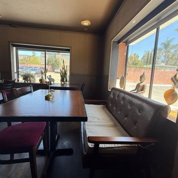 Mantra Raja - Inside - Thai Near Me - Carlsbad, California Mantra Raja - Inside - Thai Near Me - Carlsbad, California
