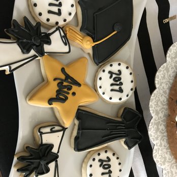 Baking It Pretty - decorated graduation cookies - Desserts Near Me - Pflugerville, Texas