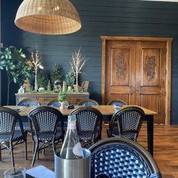 Bohemia Manor Farm - Partial view of dining area