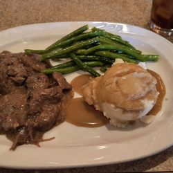Two Chef's Restaurant - Bar - Catering - Pot roast with mashed potatoes and green beans