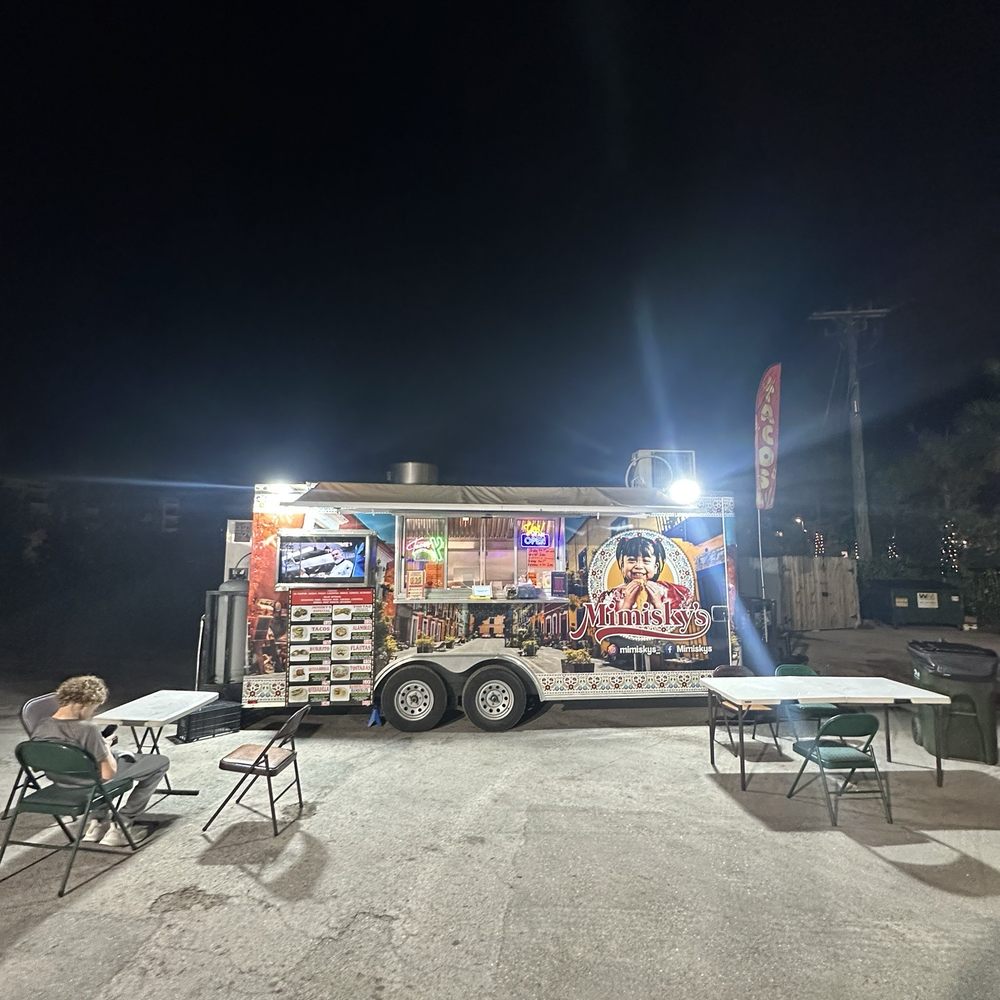 Mimiskys - Truck and seating - Food Trucks Near Me - Delray Beach , Florida
