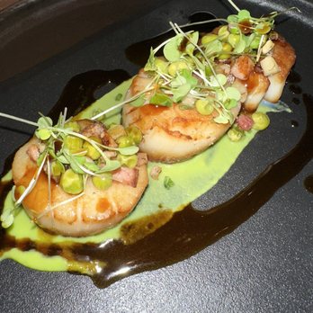 Gordon Ramsay Hell’s Kitchen - Seared scallops on pea puree - Bars Near Me - Mashantucket, Connecticut