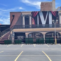 The Mansion Nightclub - Outside, behind building- Best illusion I've seen in a while