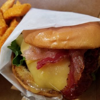 Halalbee's - Burgers Near Me - Jamaica, New York