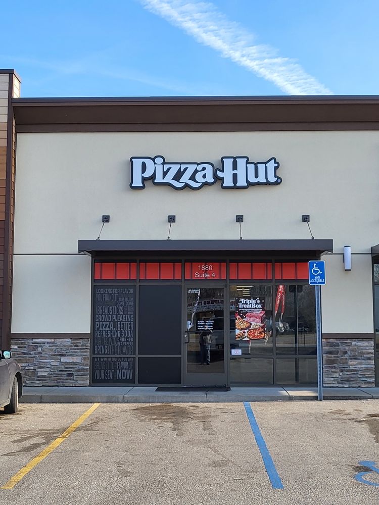 PIZZA HUT Updated June 2024 1880 N Westwood Blvd, Poplar Bluff
