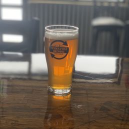 Clean, knowledgeable staff, good beer, pet friendly. Clean, knowledgeable staff, good beer, pet friendly.